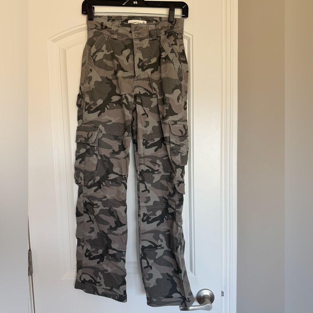 Abercrombie & Fitch Gray Camouflage Pants